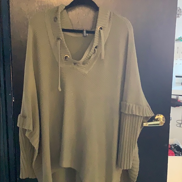 Oversized poncho - Picture 1 of 4